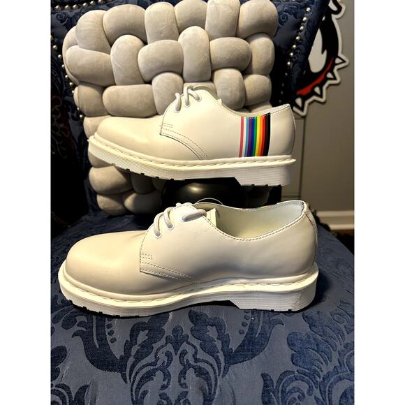 Dr Martens Pride Rainbow Nurse White Oxford size 8/EU 39 Dr Martens Pride Rainbow Nurse White Oxford size 8/EU 39